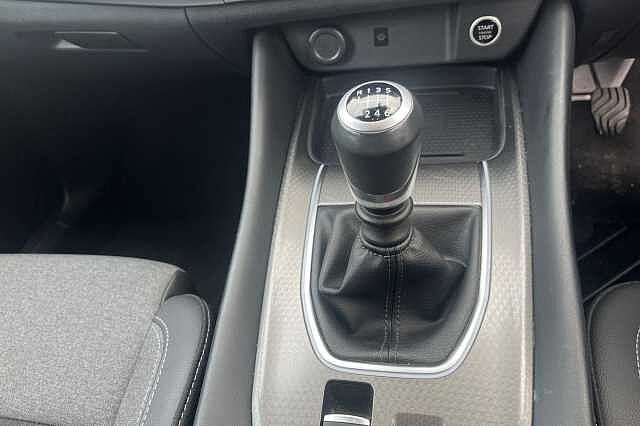 Nissan Qashqai 1.3 DiG-T MH N-Connecta 5dr