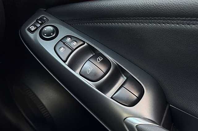 Nissan Juke 1.0 DiG-T N-Connecta 5dr