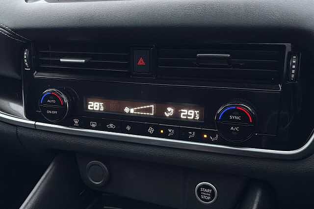 Nissan Qashqai 1.3 DiG-T MH 158 N-Connecta [Glass Rf] 5dr Xtronic