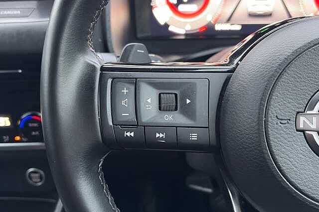 Nissan Qashqai 1.3 DiG-T MH 158 N-Connecta [Glass Rf] 5dr Xtronic