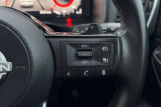 Nissan Qashqai 1.3 DiG-T MH 158 N-Connecta [Glass Rf] 5dr Xtronic