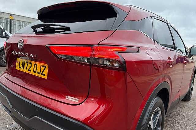 Nissan Qashqai 1.3 DiG-T MH 158 N-Connecta [Glass Rf] 5dr Xtronic