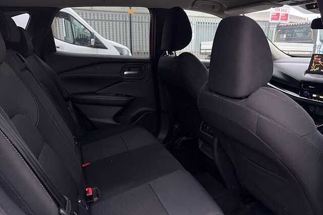 Nissan Qashqai 1.3 DiG-T MH 158 N-Connecta [Glass Rf] 5dr Xtronic