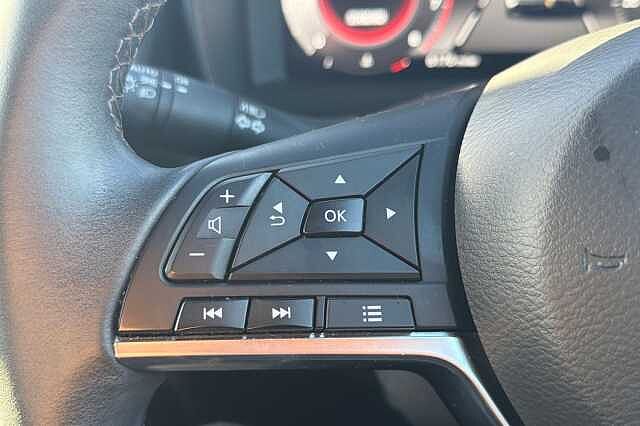 Nissan Juke 1.0 DiG-T N-Connecta 5dr