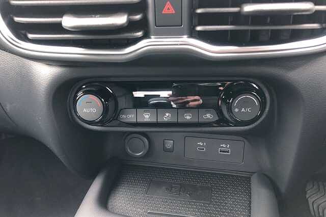 Nissan Juke 1.0 DiG-T N-Connecta 5dr