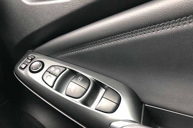 Nissan Juke 1.0 DiG-T N-Connecta 5dr