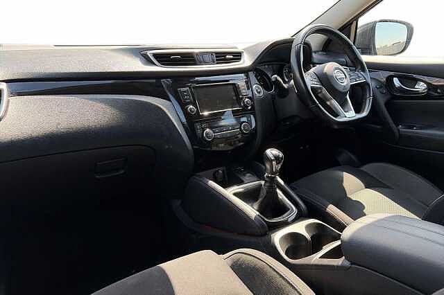 Nissan Qashqai 1.3 DiG-T N-Connecta 5dr