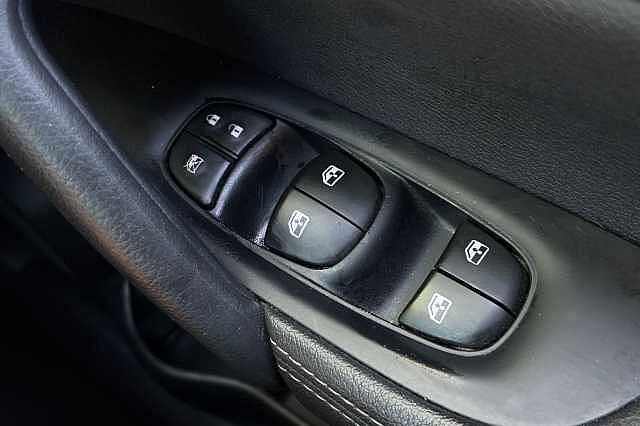 Nissan Qashqai 1.3 DiG-T N-Connecta 5dr