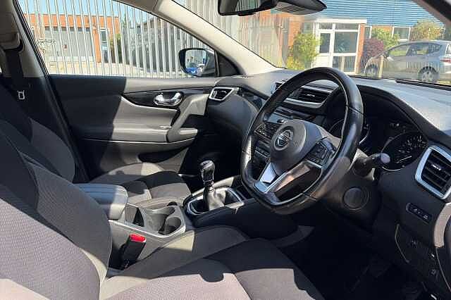 Nissan Qashqai 1.3 DiG-T N-Connecta 5dr